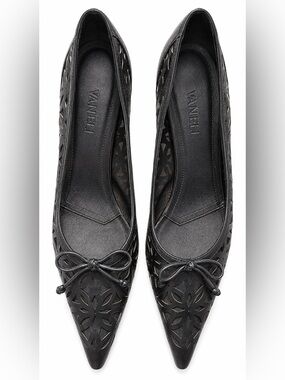VANELi Black Leather Laser Cut Mesh Kitten Heel Pumps Bow Size 8.5 Made in Italy